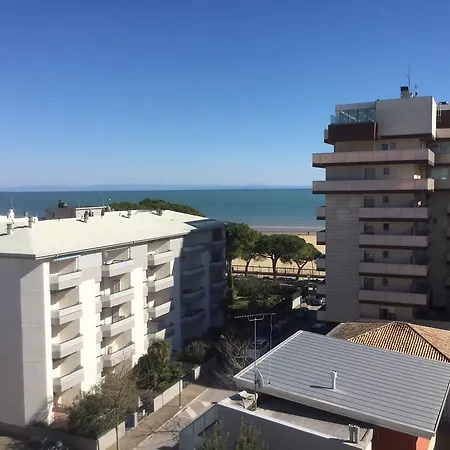 Signora Ruth - Sabbiadoro Residence Lignano 利尼亚诺萨比亚多罗