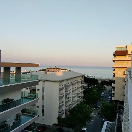 Signora Ruth - Sabbiadoro Residence Lignano 利尼亚诺萨比亚多罗